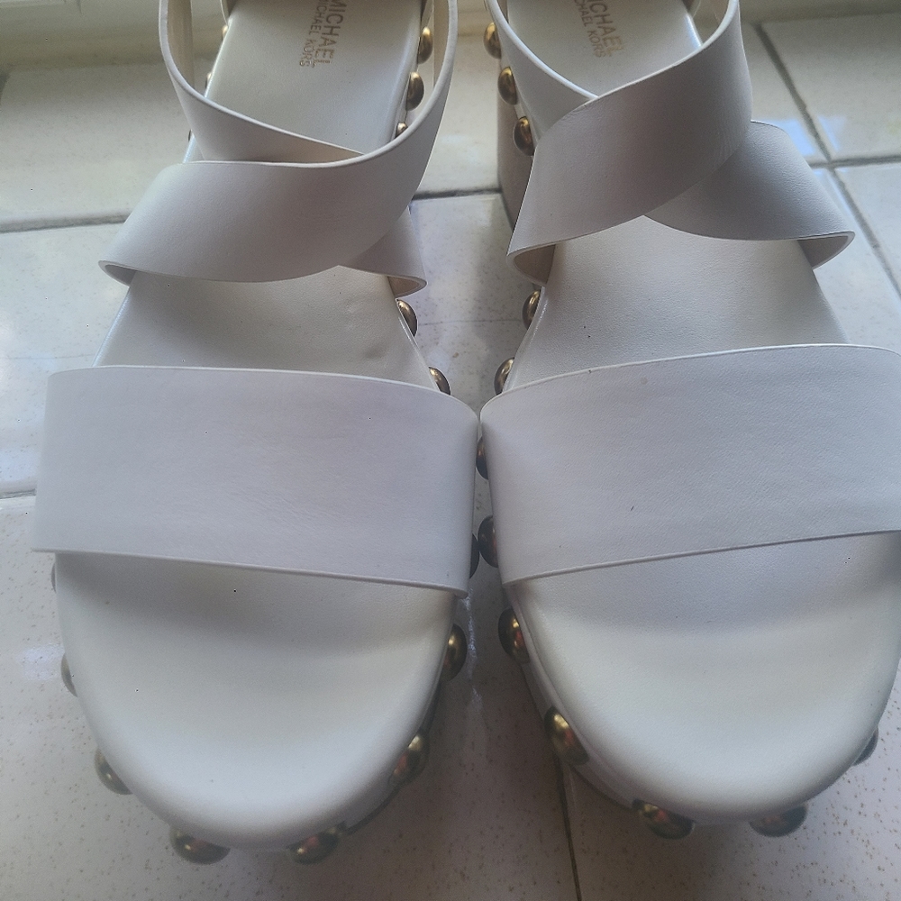White Platfirm sandals